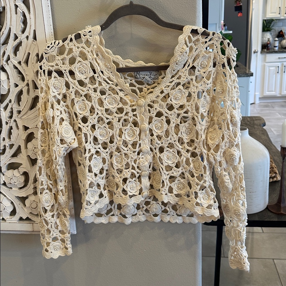 Chic Crochet Lace Blouse in Cream With Pearl Accents